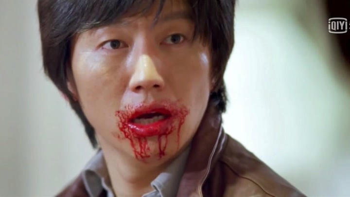 史上最沙雕吸血鬼电影，看美女变身的韩国吸血僵尸！