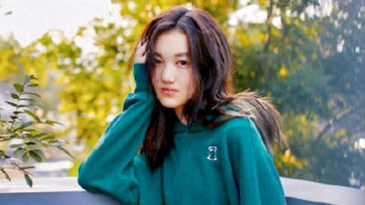 王菲女儿李嫣修改个人社交账号简介 留两个英文单词引猜疑