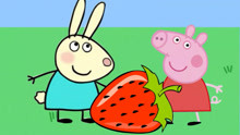 佩奇和瑞贝卡都喜欢吃草莓，两个人怎么分这个大草莓