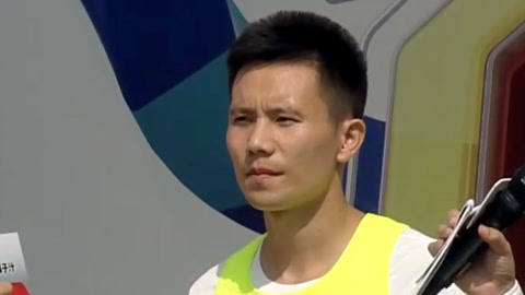 男子抢跑被罚加时五秒 仍获得冠军