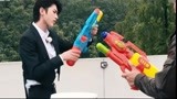 奔跑吧：蔡徐坤这演技可以啊，拿着玩具枪，居然还能不笑场