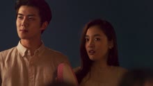 Sehun dan Janice saling menggoda dan berciuman dengan manis