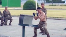 实拍：金正恩观看朝鲜士兵格斗和硬气功表演！