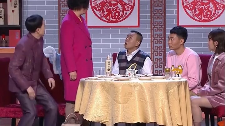 潘长江小品《团圆饭》，跟巩汉林、黄晓娟二次搭档，包袱妙不可言