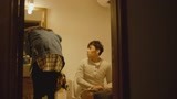 爱情麻辣烫：秦昊正在上厕所，谁想进来一个美女，这下尴尬了！