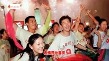 20岁的黄晓明庆祝香港回归旧照 众星发文：祝福香港，祝福祖国