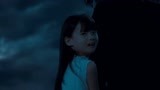《夜魔传说》为救父亲女儿豁出去了 黑衣骑士带走女孩