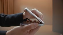 华为预热视频展示Pocket S折叠屏真机，关晓彤代言！