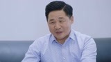 遍地书香：男子和好友谈事情，竟开起玩笑，看来关系不一般