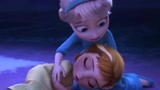 《冰雪奇缘》：爱莎和安娜玩耍，误用魔法伤了安娜，看哭了