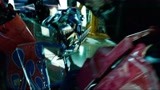 《变形金刚3》：擎天柱被天尊摁在地上摩擦，这老哥太生猛了吧！