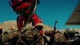 《变形金刚3》：红色骚跑变形金刚，拿出大刀吓哭人类军队！