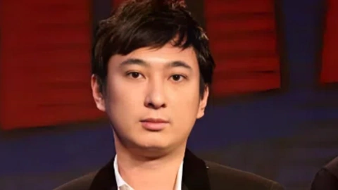 線上看 王思聰無縫銜接新女友？一張高清照曝光才明白，為何他會拋棄小羽 (2024) 帶字幕 中文配音，國語版